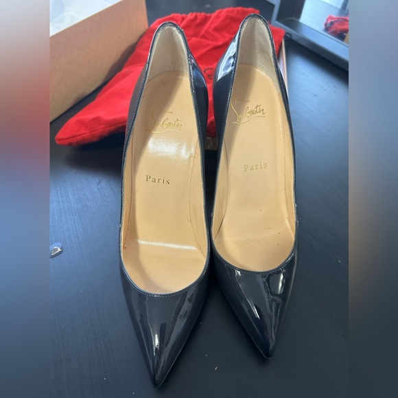 They don’t fit me. I’ve never worn them, I only tried them on. - Picture 4 of 5